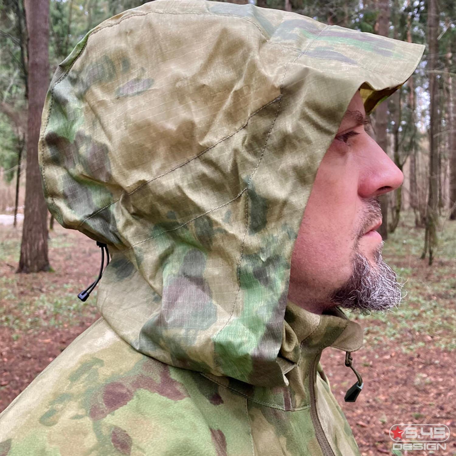 When not using the helmet, the hood is easily adjusted to the size of the head.